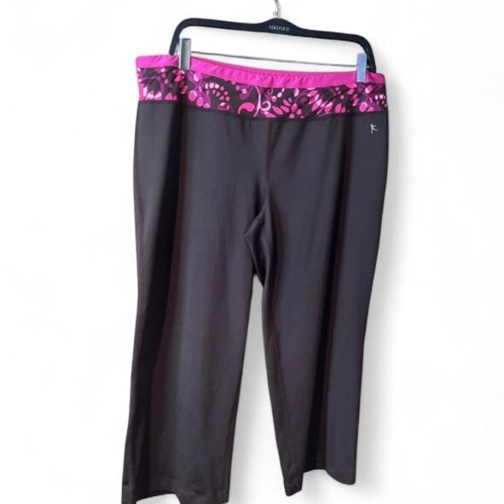 Danskin Now Black Gaucho Pants Plus Size XL 16/18 Pink Paisley Waist Wide Leg